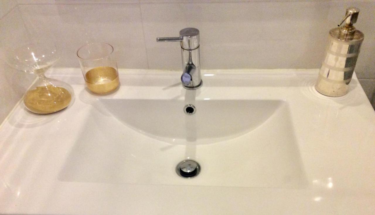 Whome Modern 1-Bed With Ac & Private Terrace Lisbon Bagian luar foto